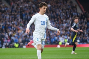 乐鱼-记者：拜仁有意17岁亨克小将卡雷萨斯，但签进攻型中场非优先事项