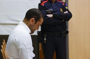 乐鱼体育-西媒：阿尔维斯被判无罪后，在家彻夜播放音乐庆祝